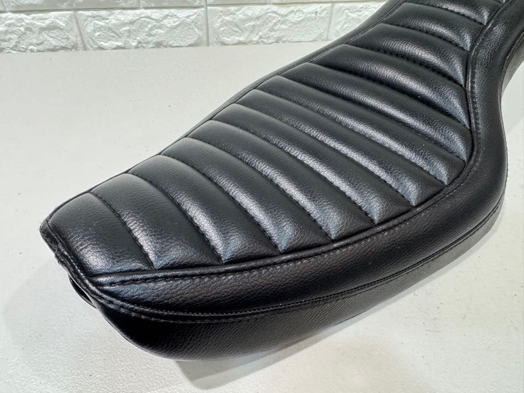 イージーライダース　スポーツスター　ハーレー　XL 883 コブラ　シート