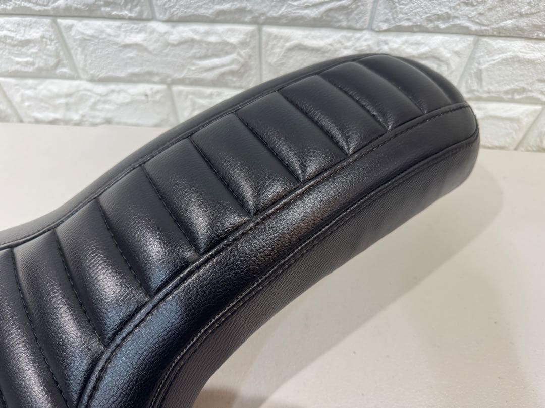 イージーライダース　スポーツスター　ハーレー　XL 883 コブラ　シート