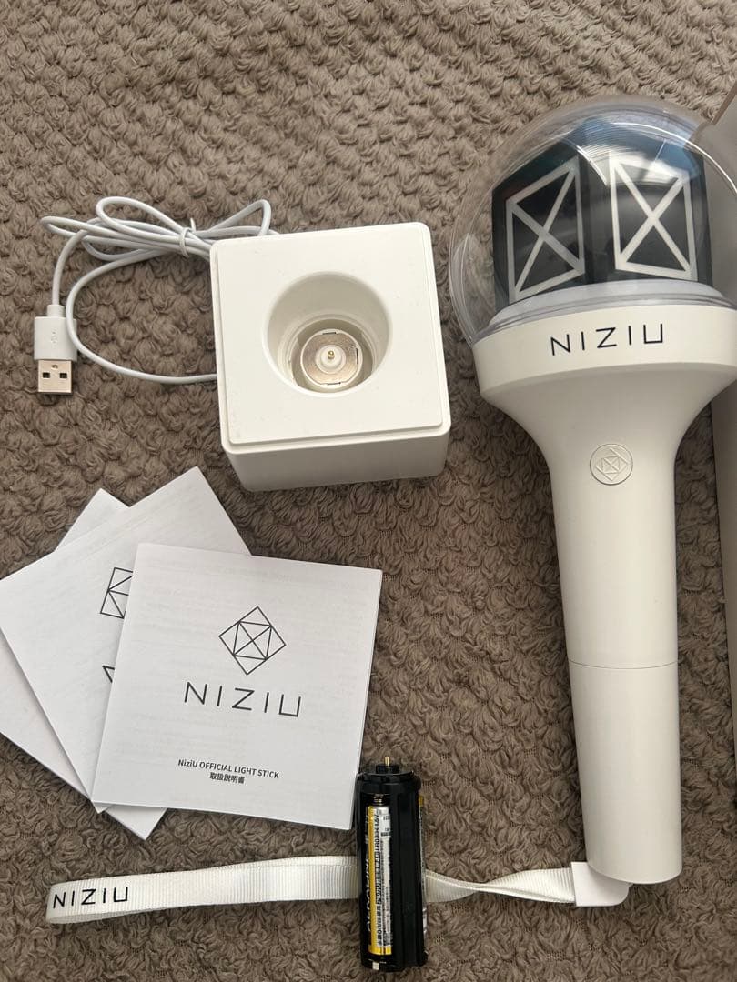 NiziU 公式　ペンライト ホワイト