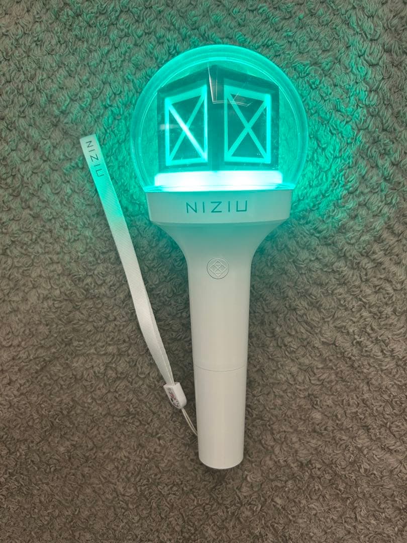 NiziU 公式　ペンライト ホワイト