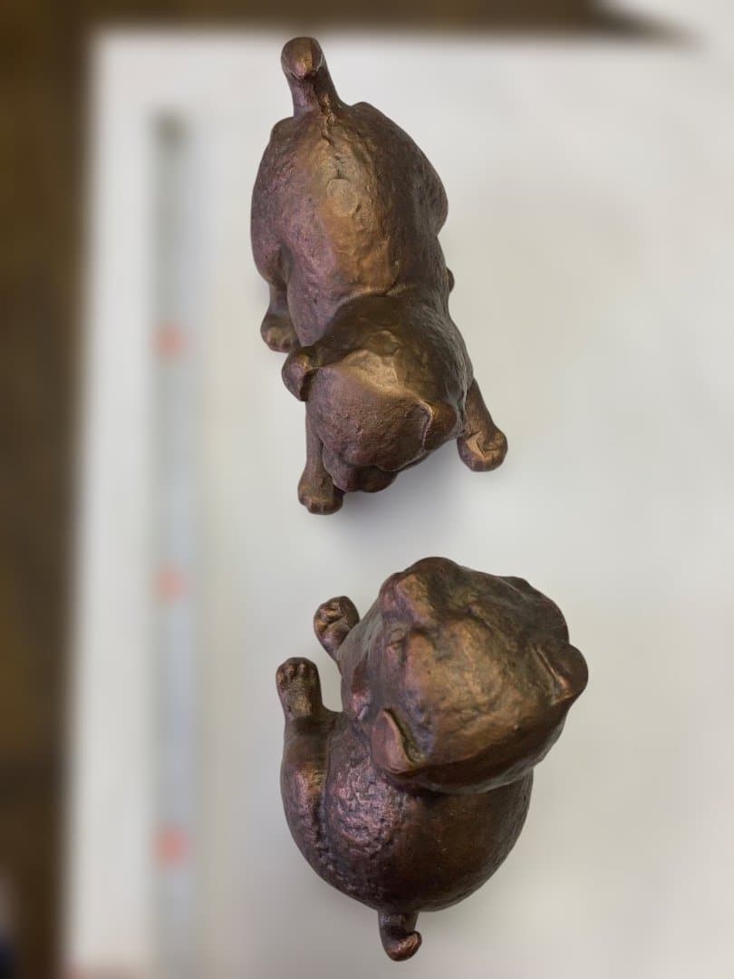 ブロンズ製犬の置物2体セット