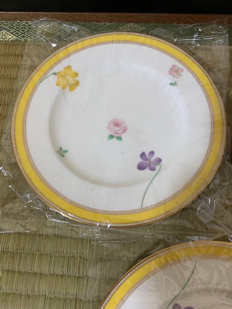 ノリタケ　ヴィヴィットソロボーン　 １８㎝プレート ６枚