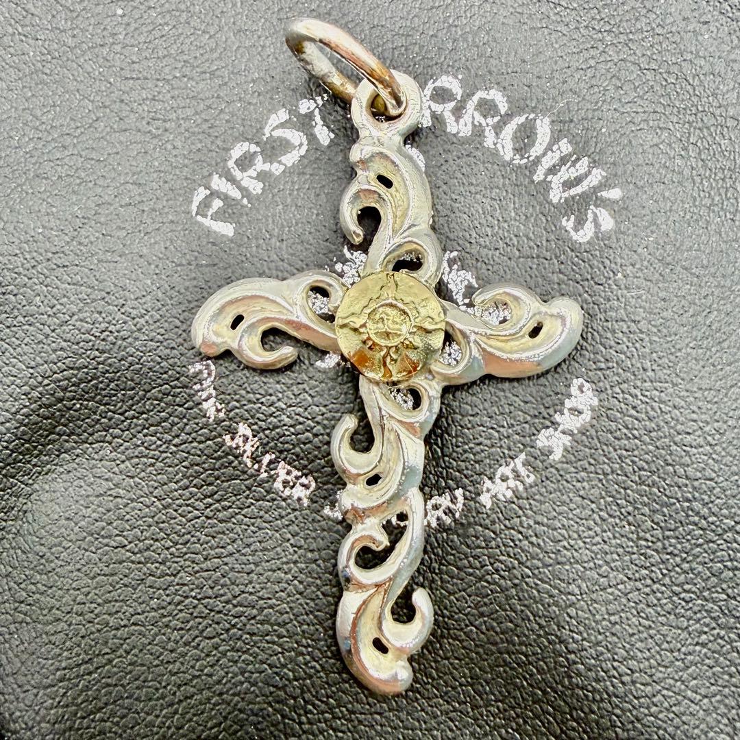 美品　ファーストアローズ　k18メタル付唐草クロス