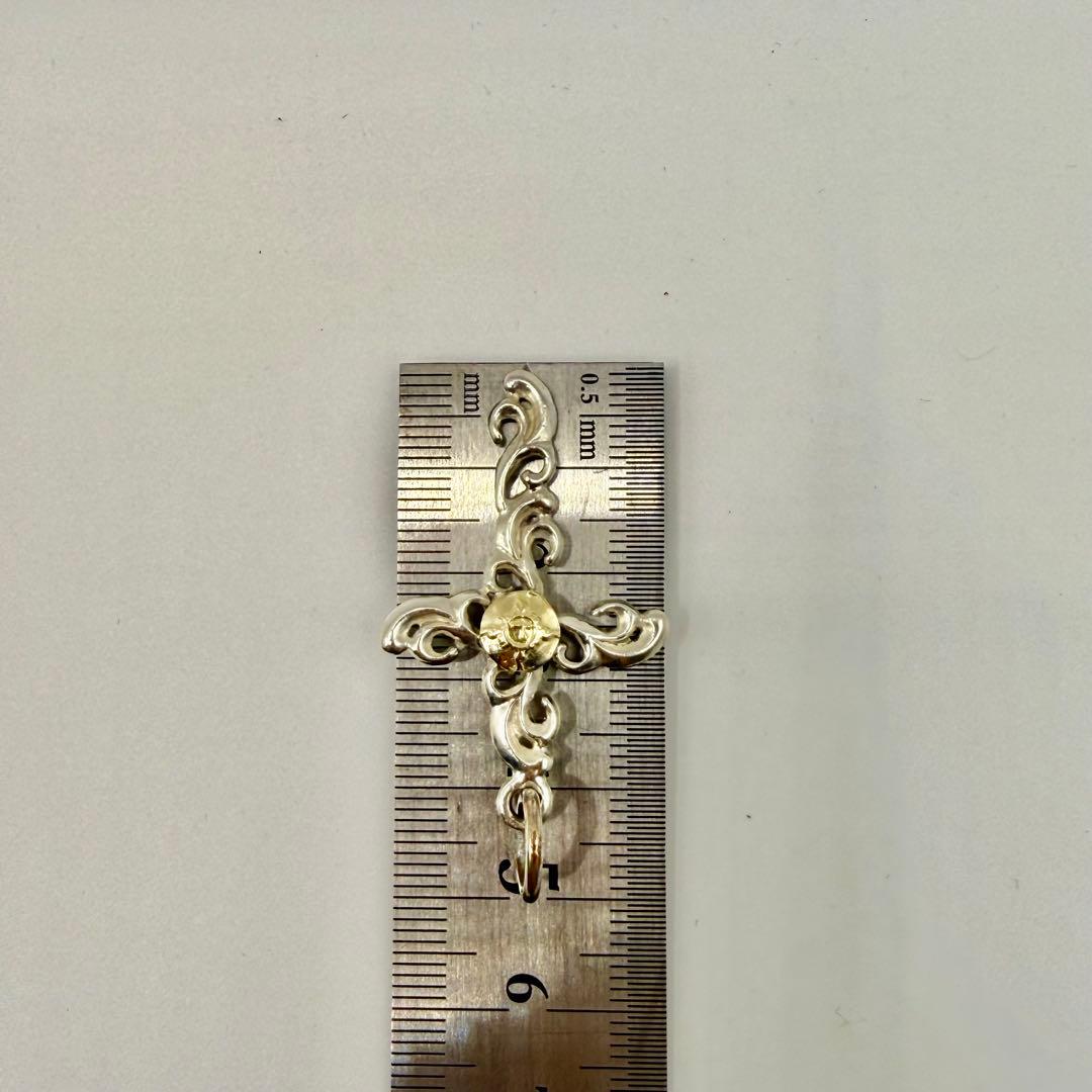 美品　ファーストアローズ　k18メタル付唐草クロス