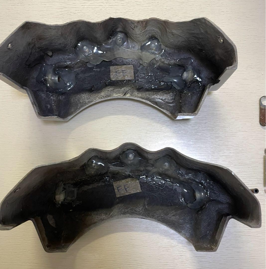 ハイエースキャリパーカバー　今週末だけ値下げ！