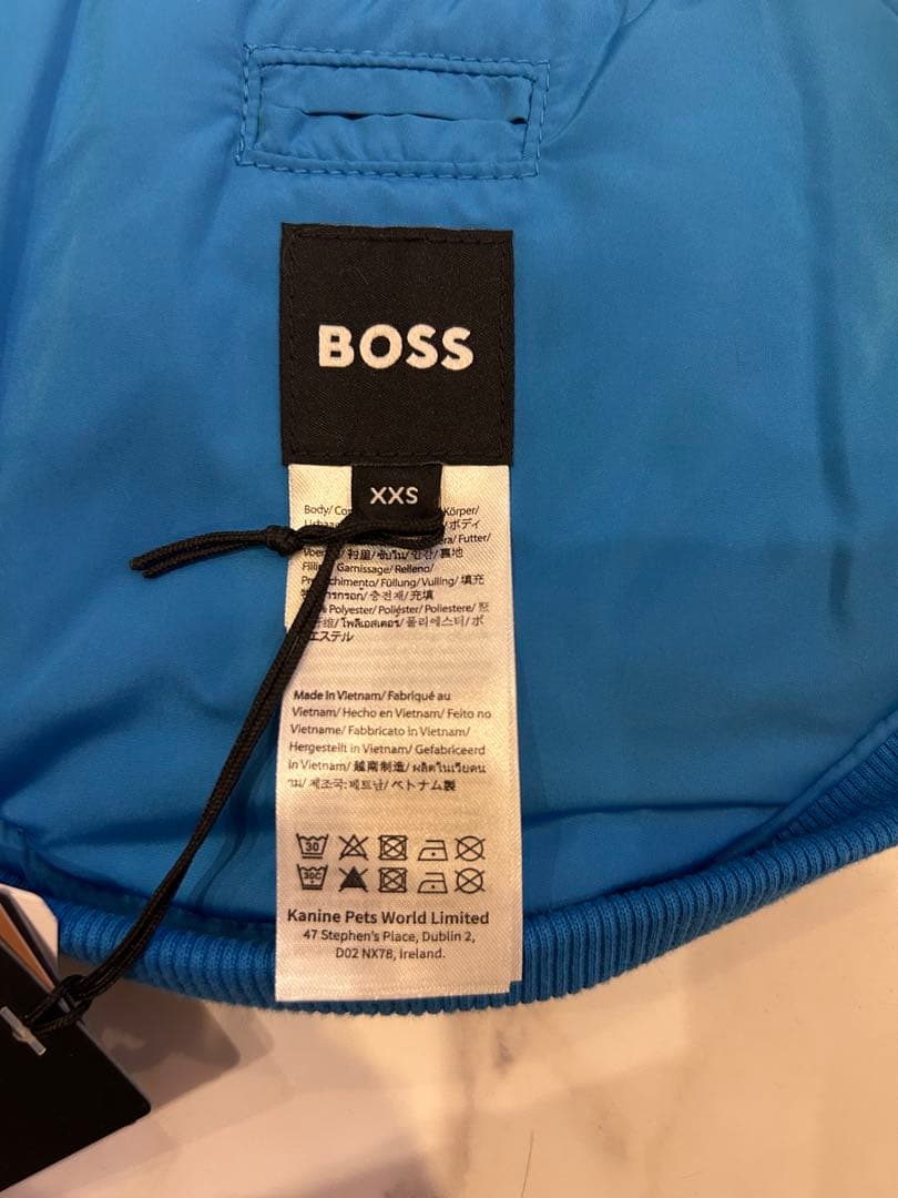 BOSS ダウンジャケット　犬服
