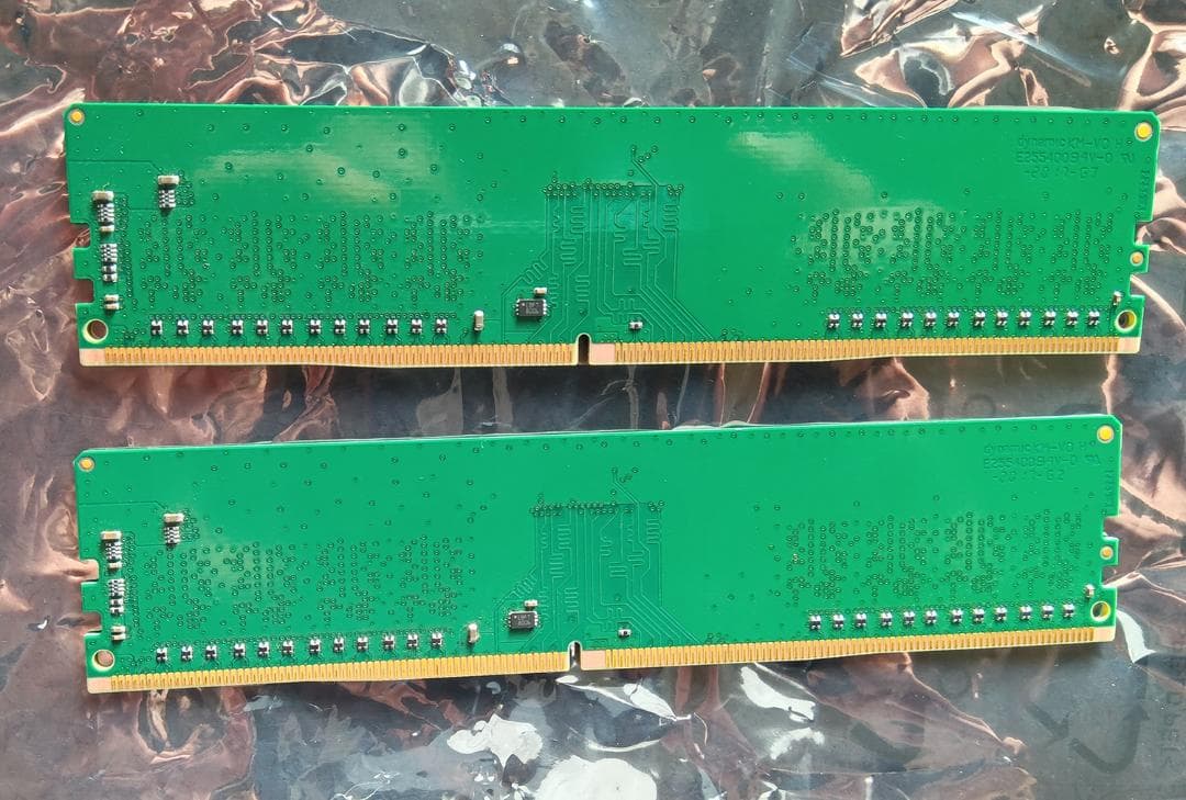 Crucial DDR4 3200MHz 8GBｘ2 メモリ