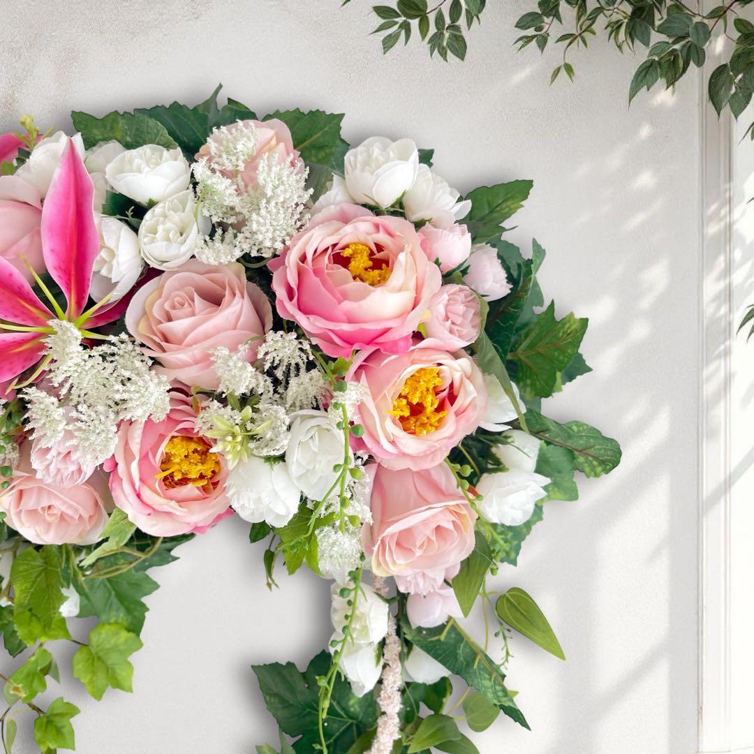 ブロッサムリース アーチ型フラワーリース ピンクの薔薇のリース