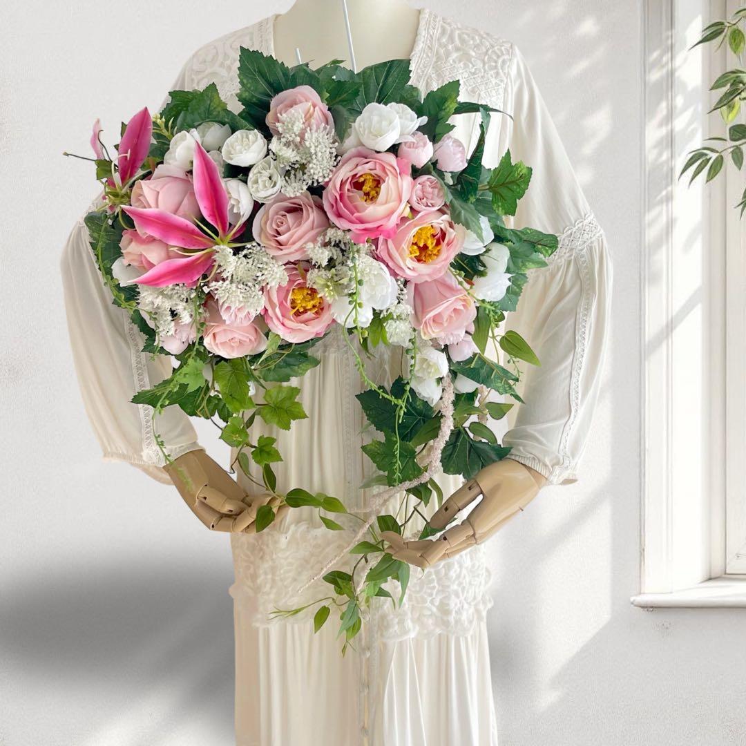 ブロッサムリース アーチ型フラワーリース ピンクの薔薇のリース