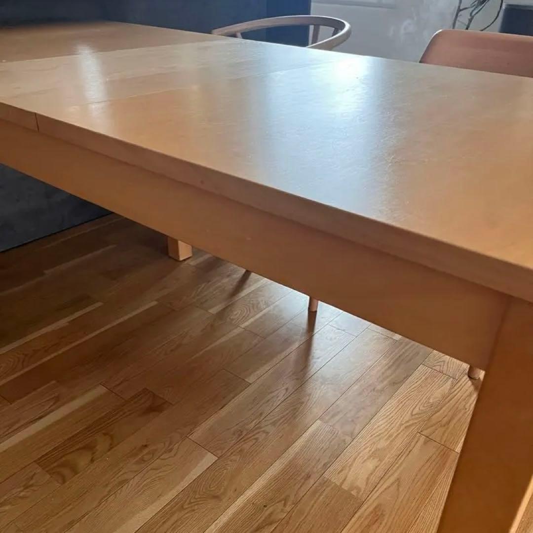 IKEA ビュースタ　BJURSTA 伸長式ダイニングテーブル