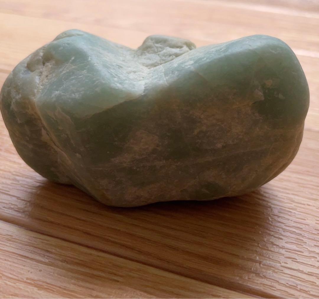 希少！ 糸魚川　水色　翡翠原石　ひすい