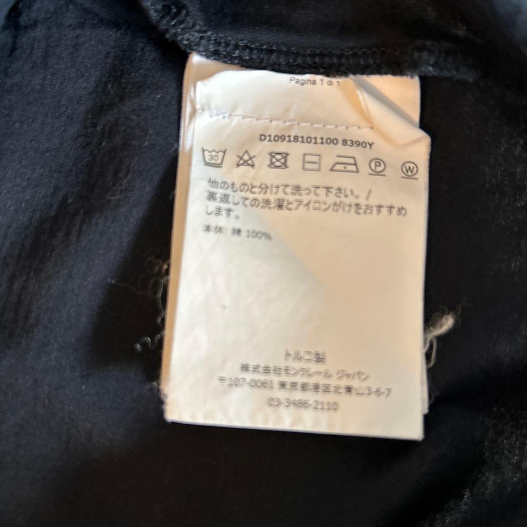 MONCLER 黒Vネック Tシャツ