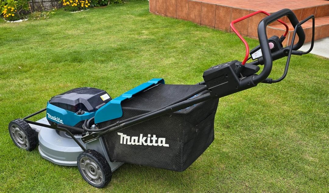 きっずはうす マキタ 充電式芝刈機 MLM533DZ