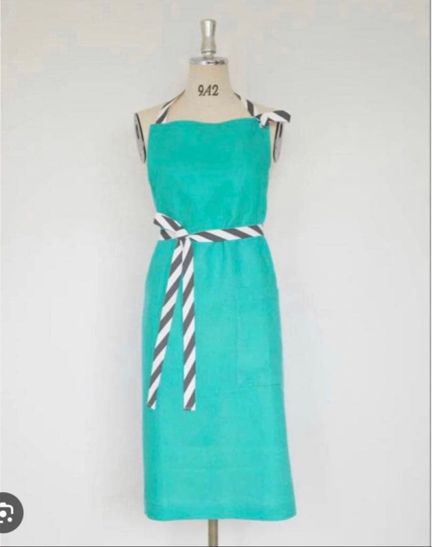 タキマキ　滝沢眞規子さん　ターコイズ エプロン　 ストライプリボン