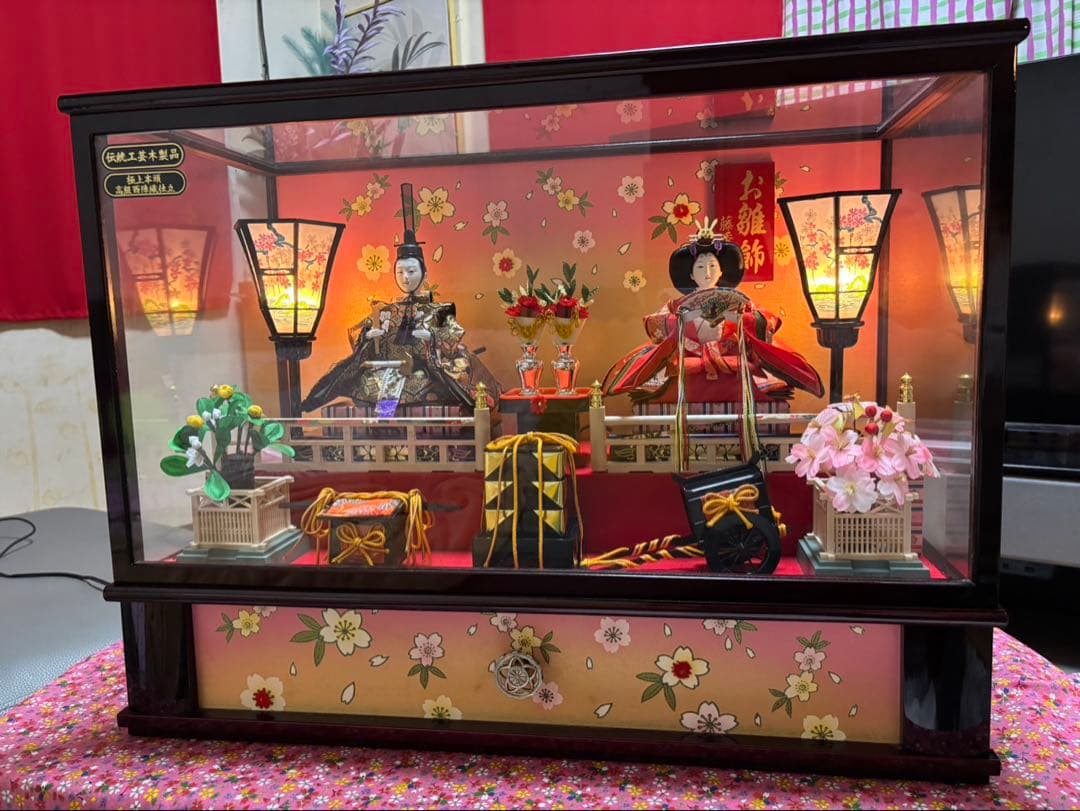 雛人形　極上本頭　高級西陣織仕立て　ガラスケース　オルゴール付き