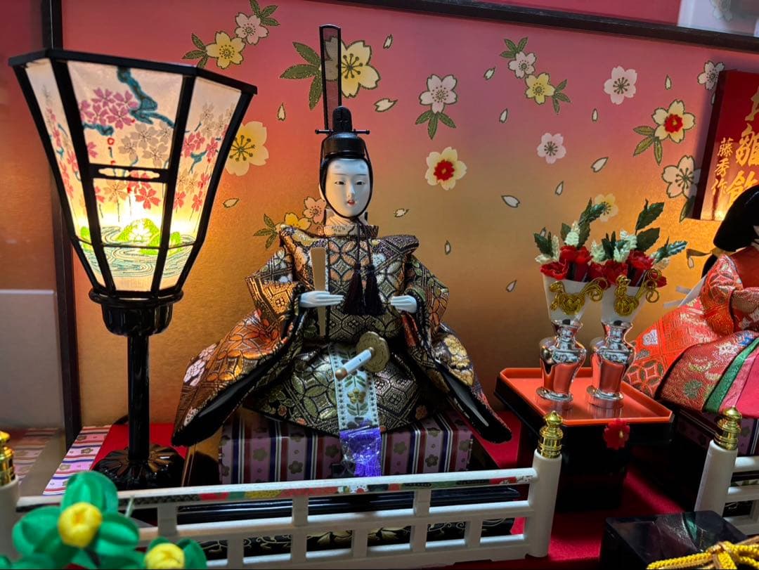 雛人形　極上本頭　高級西陣織仕立て　ガラスケース　オルゴール付き