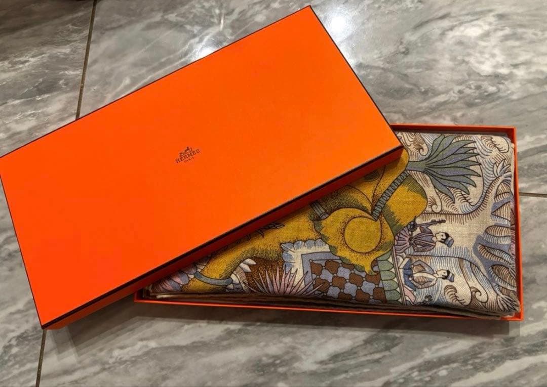 美品　エルメス　カシシル　カレジュアン　140 カシミヤシルク　宇宙誌