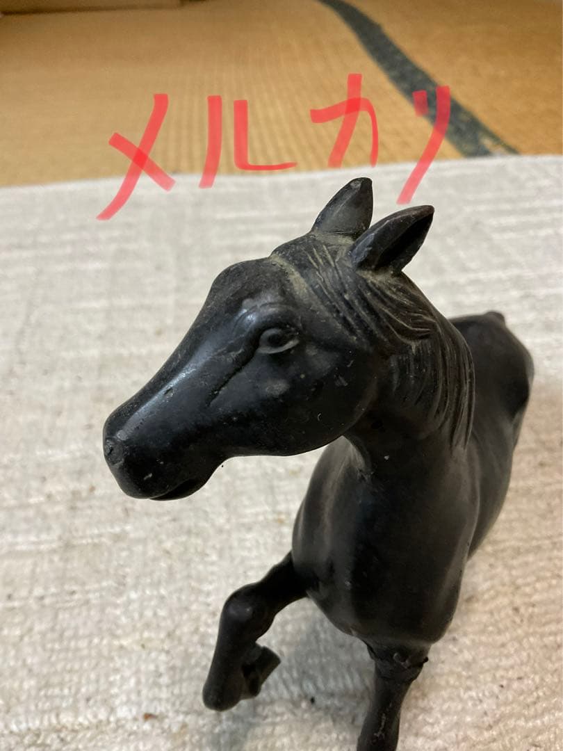 馬の銅像。幅、15センチ程の物。【置物として如何でしょう？】