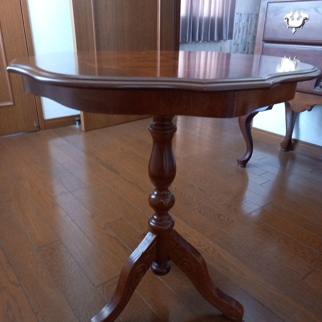 ダークブラウン八角形木製テーブル　花のインレイ￥8500送料込み