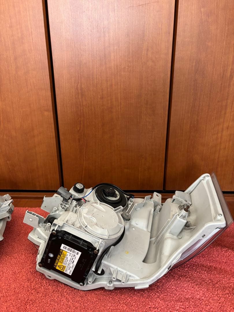 ハイエース　純正　HID ヘッドライト　3型