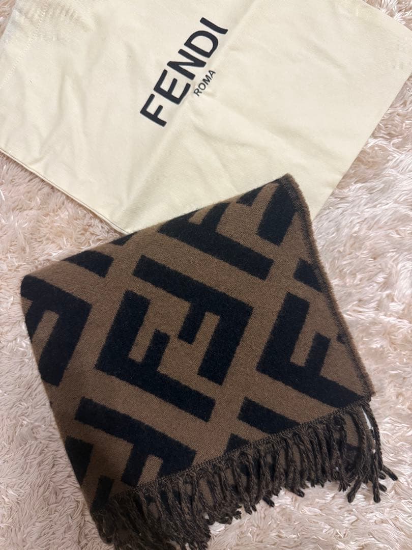 FENDI フェンディ　ズッカ柄　マフラー