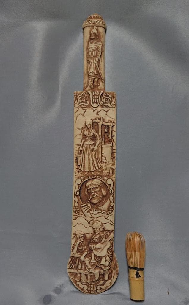 コレクター収集品　アルゼンチン　手彫り　掛物