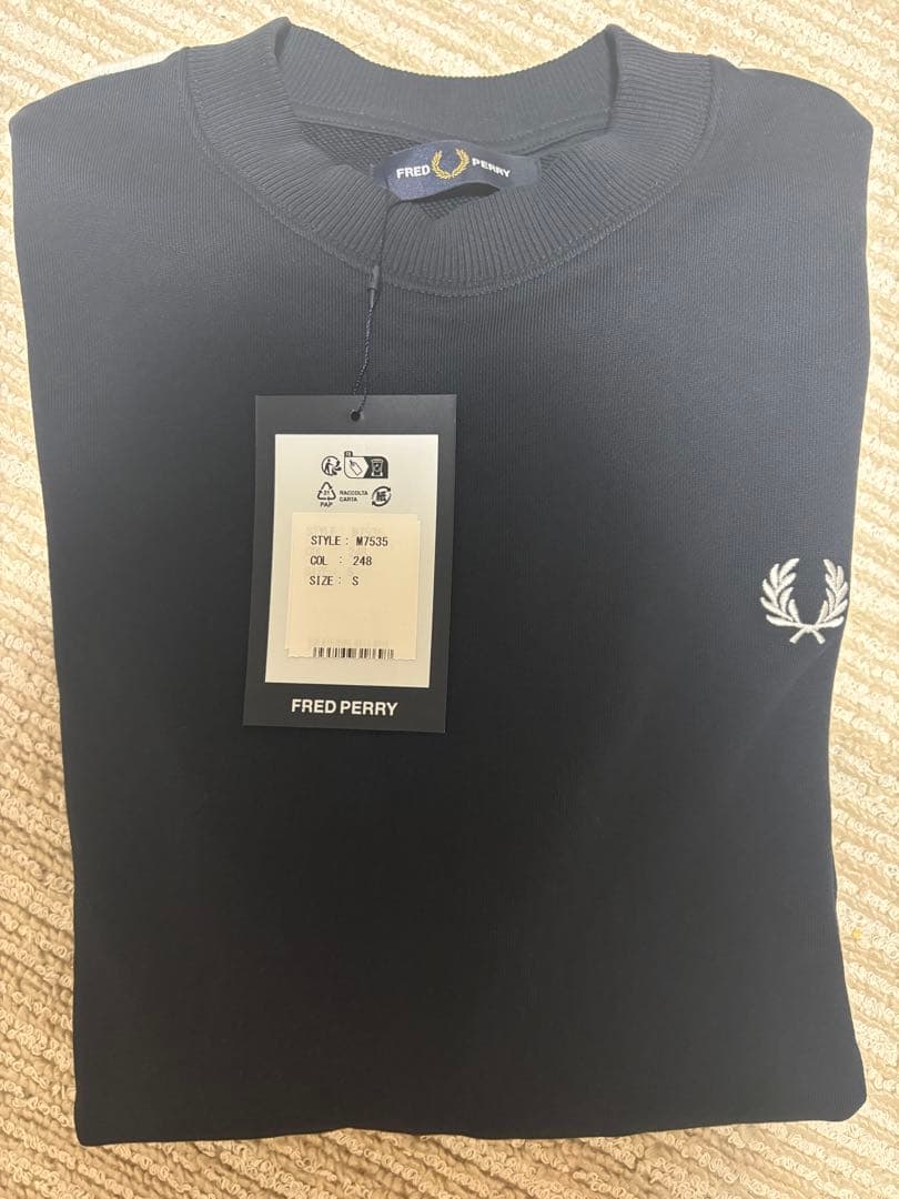 FRED PERRYワンポイントロゴ刺繍 クルーネックスウェット sサイズ
