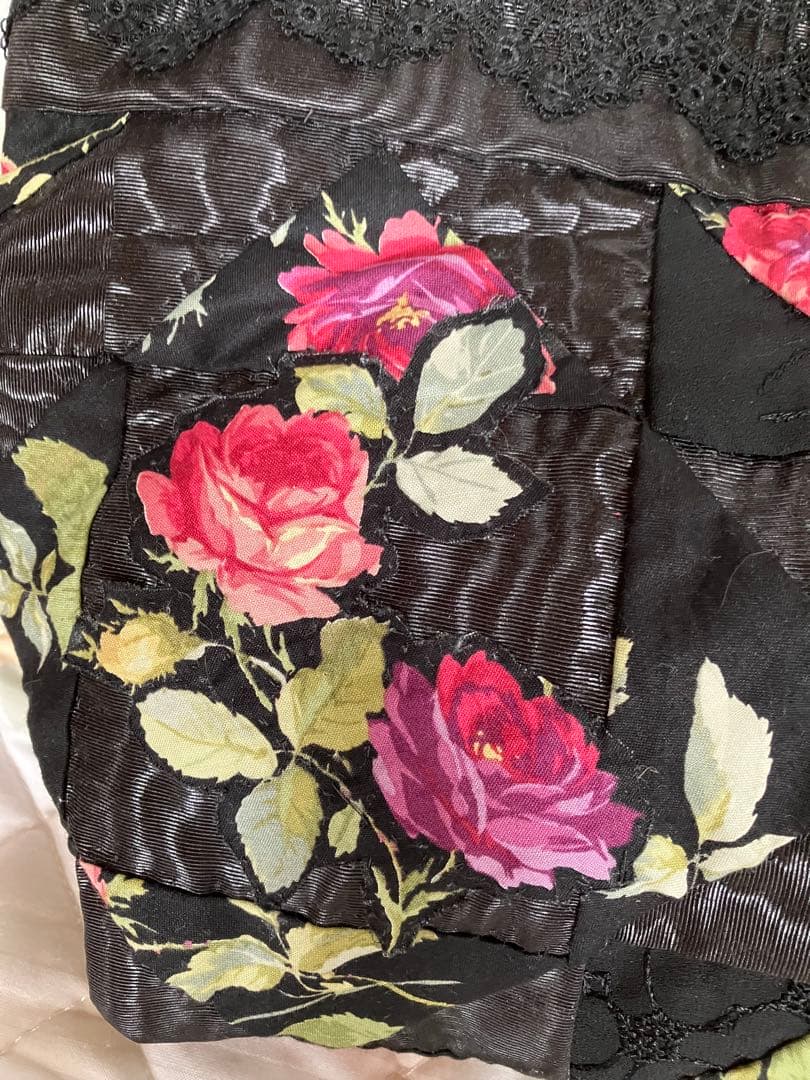 黒モアレ生地と薔薇柄仕様　パッチワークキルトバッグ