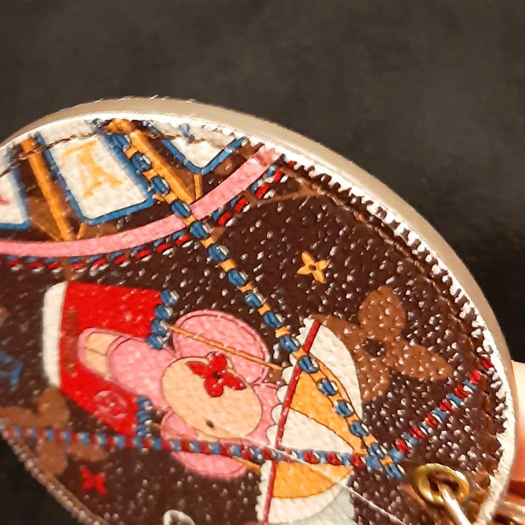 LOUIS VUITTON ポルトクレ・イリュストレ ヴィヴィエンヌ