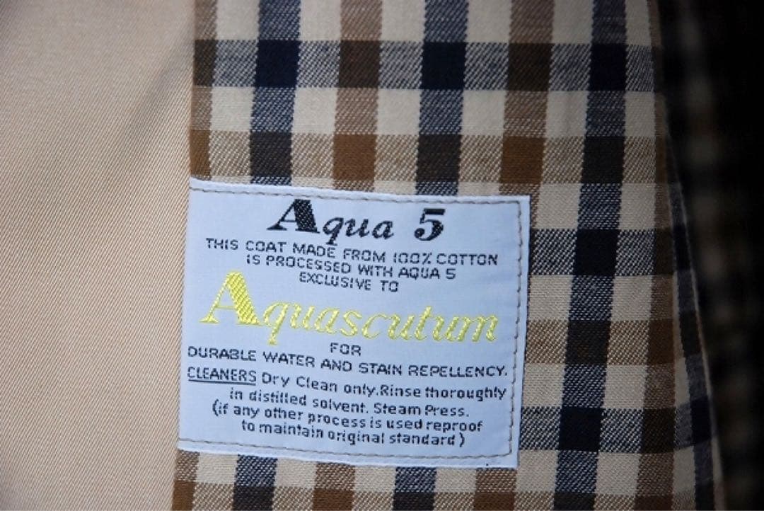 アクアスキュータム / トレンチコート 英国製 ベージュ