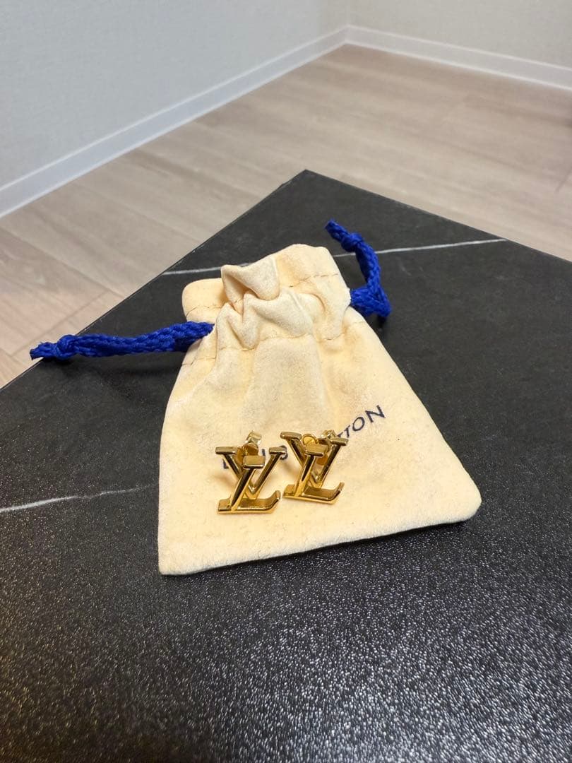 LOUIS VUITTON ルイヴィトン ピアス・LV アイコニック ゴールド