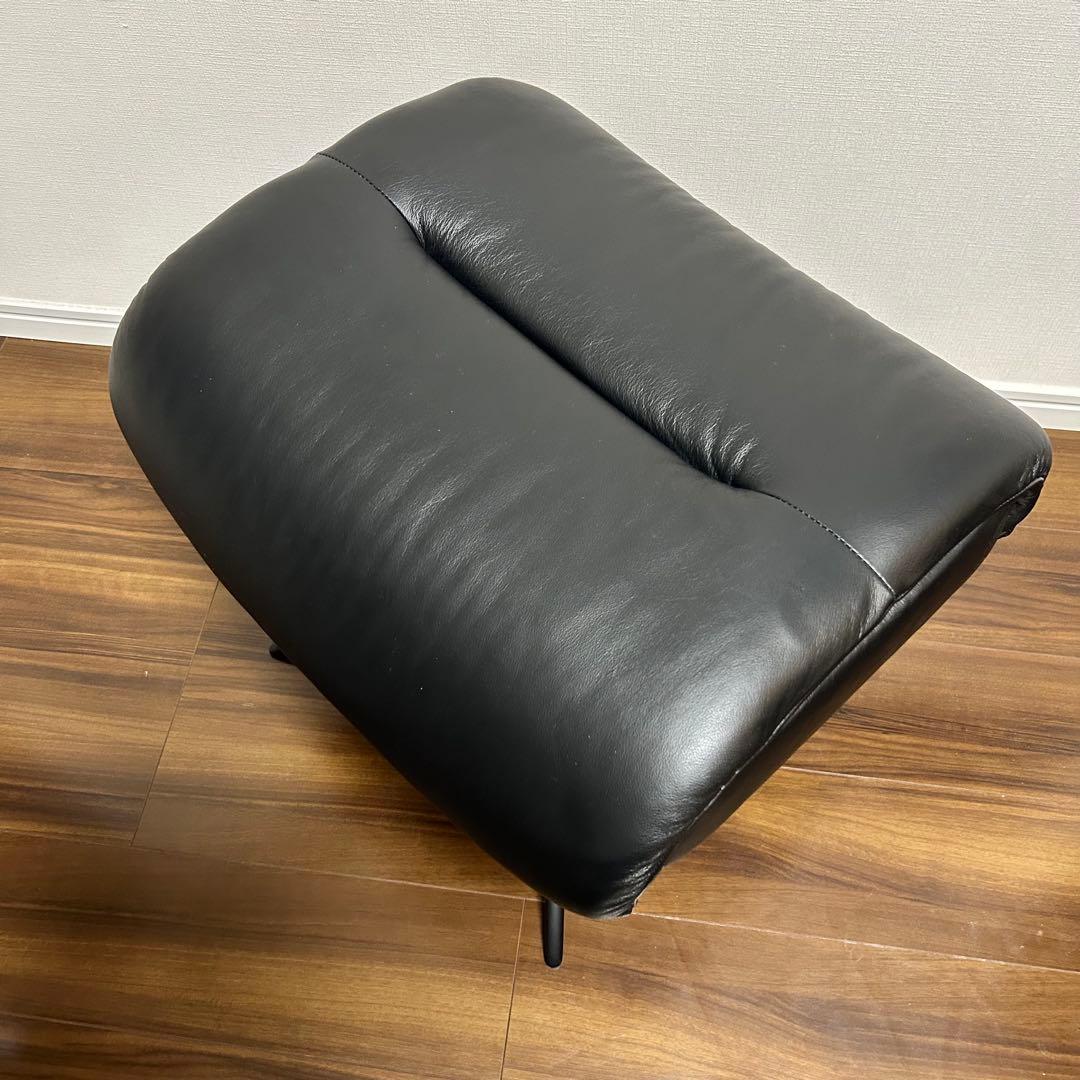 Stressless® 黒のレザーオットマン