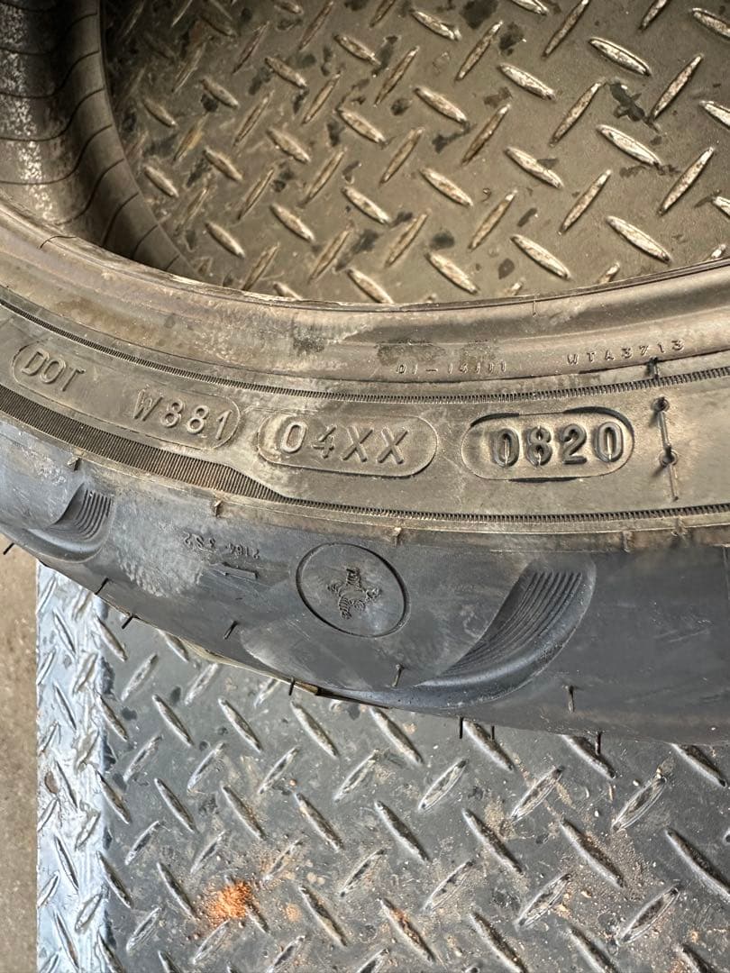 パーツ COMMANDER III TOURING 180/55B18