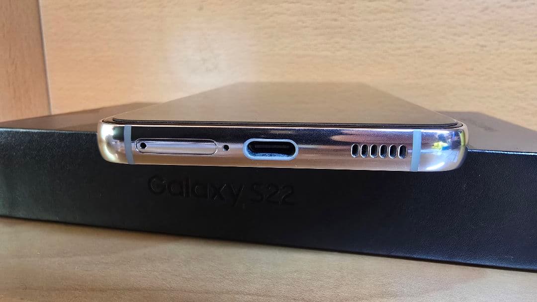 Samsung Galaxy S22 本体 ファントムホワイト