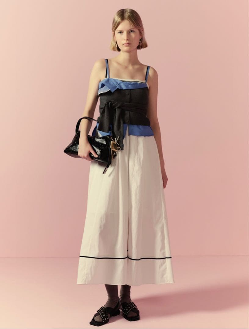 ねむい｜Lily Brown レイヤードカップイントップス