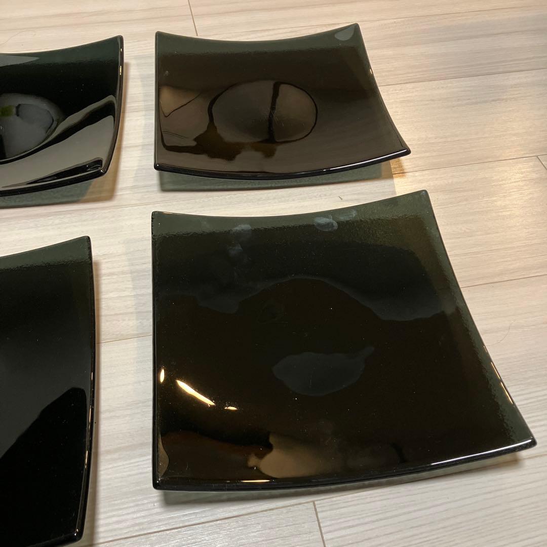 黒い四角形の皿 4枚、黒長方形の皿4枚、計8枚セット　ガラス　上品　黒器まとめ