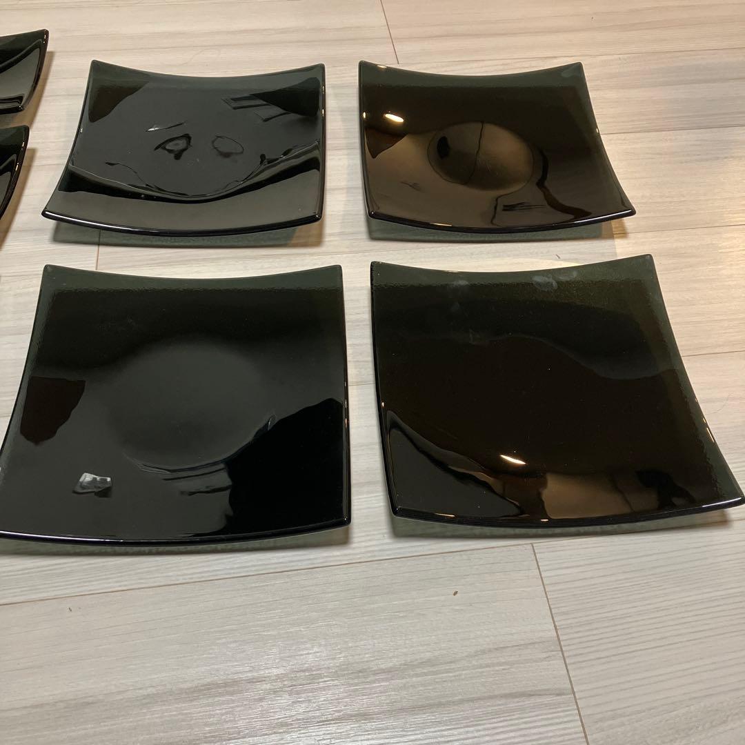 黒い四角形の皿 4枚、黒長方形の皿4枚、計8枚セット　ガラス　上品　黒器まとめ