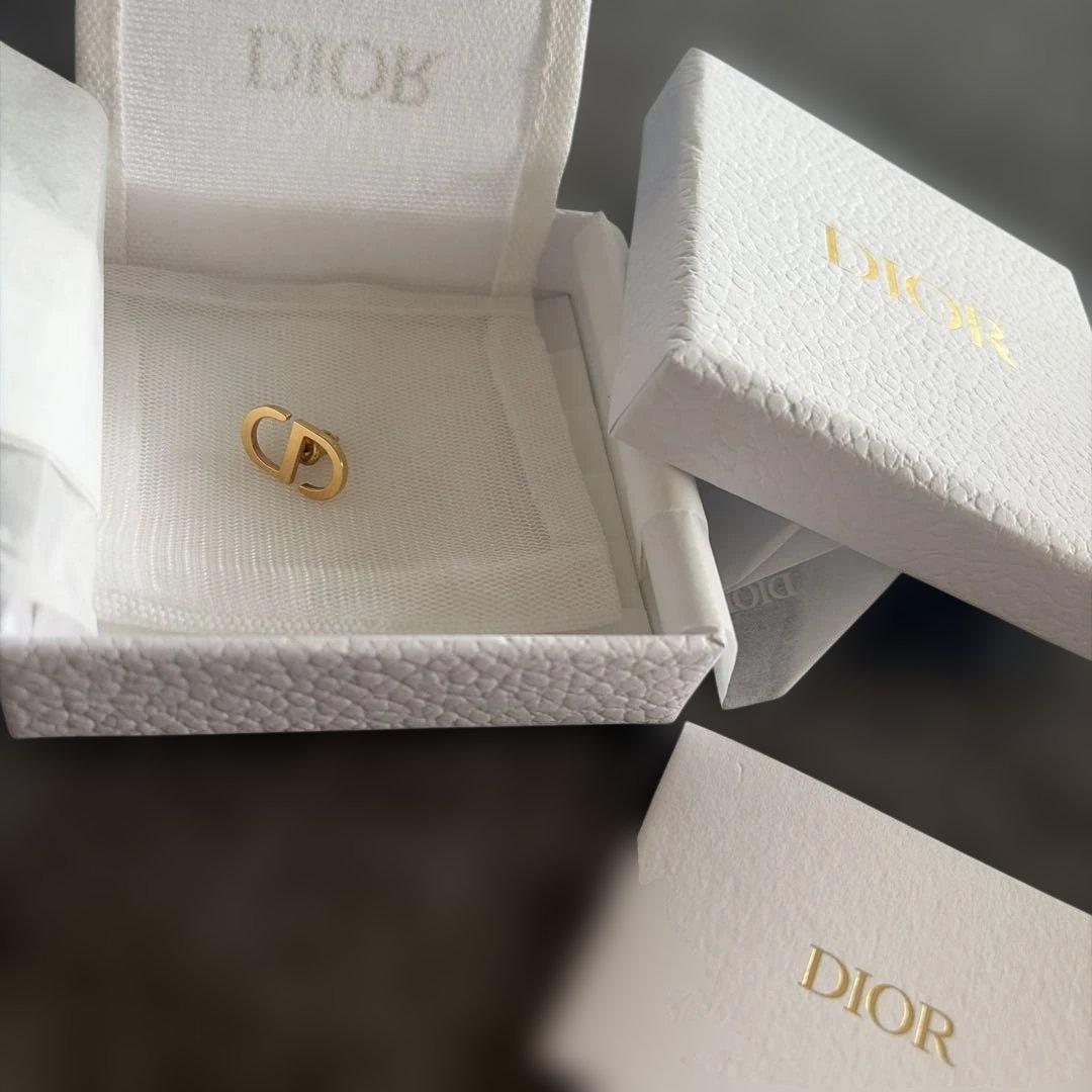 Dior ゴールドトーン ロゴスタッドピアス　片耳