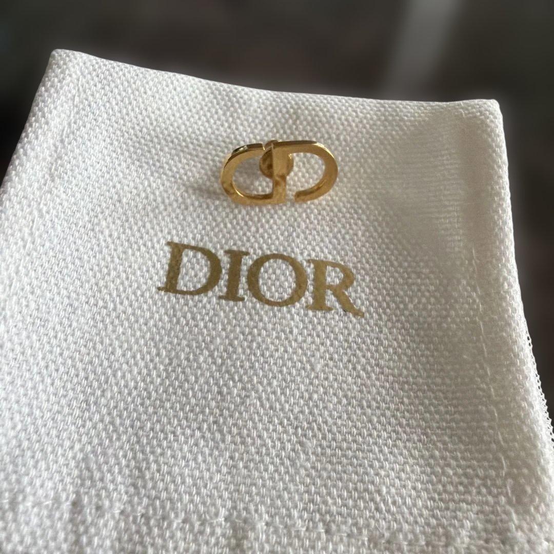 Dior ゴールドトーン ロゴスタッドピアス　片耳