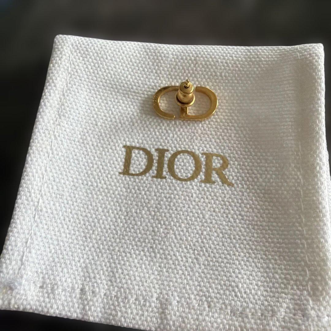 Dior ゴールドトーン ロゴスタッドピアス　片耳