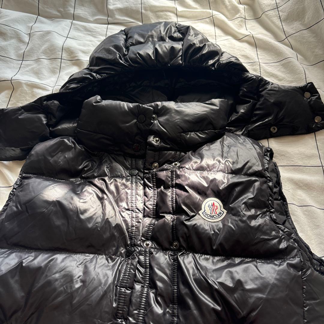【美品】値下げ中！MONCLER ブラック ダウンベスト フード付き