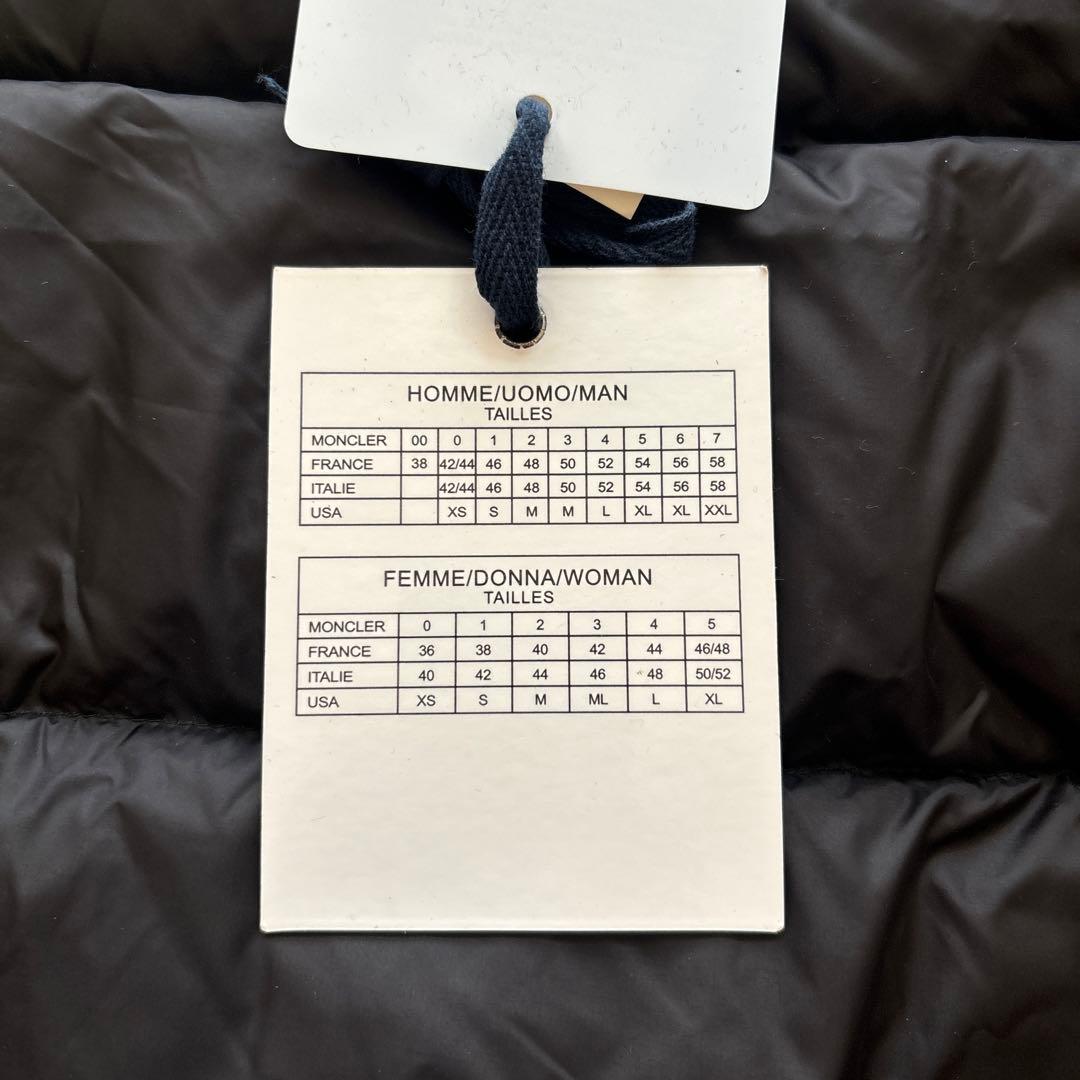 【美品】値下げ中！MONCLER ブラック ダウンベスト フード付き