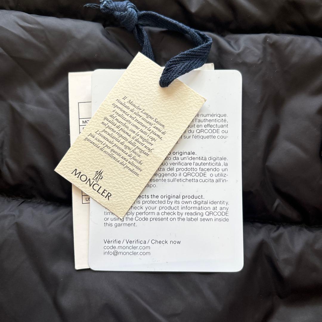 【美品】値下げ中！MONCLER ブラック ダウンベスト フード付き