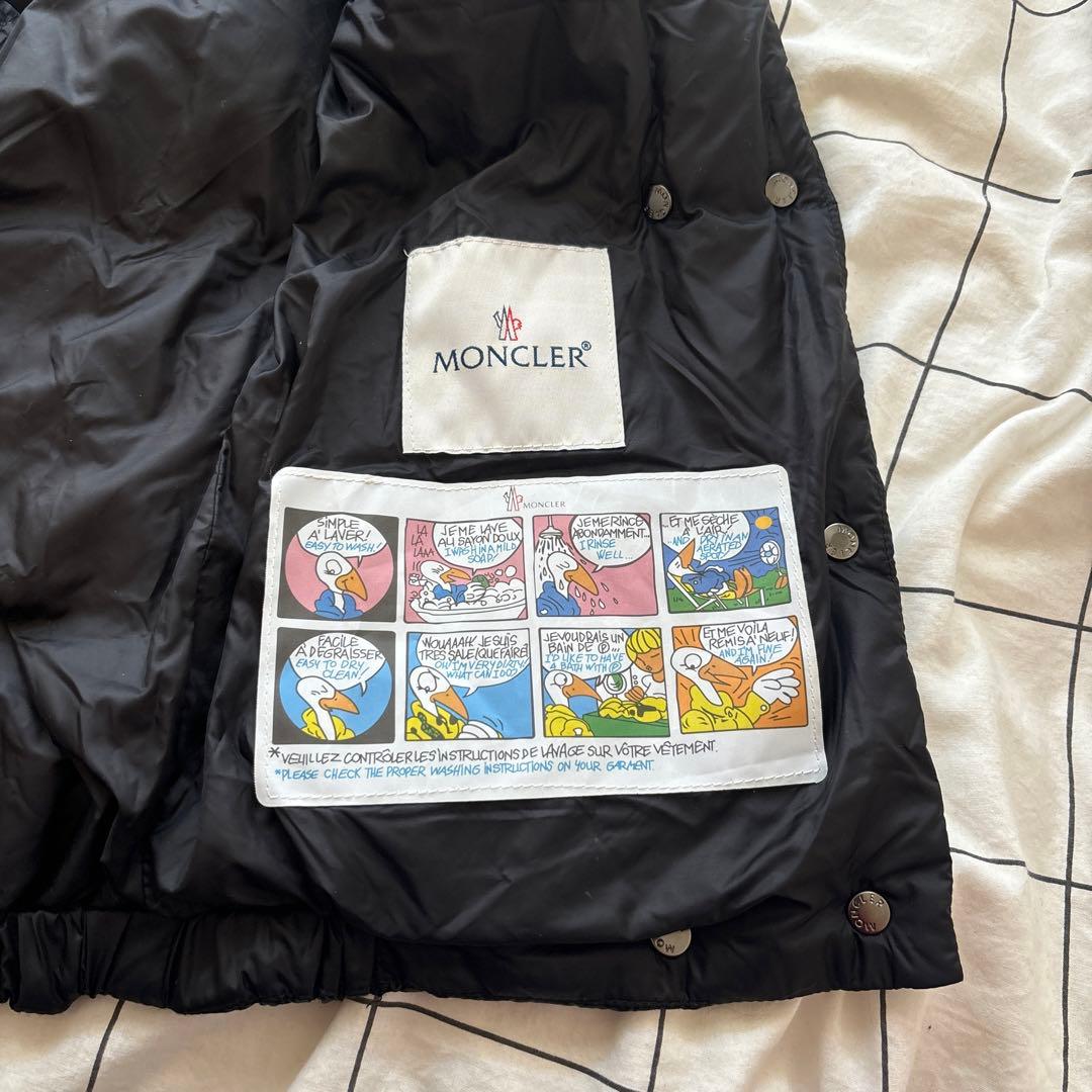 【美品】値下げ中！MONCLER ブラック ダウンベスト フード付き