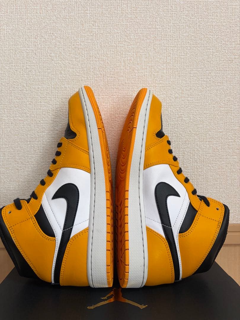 ナイキ エアジョーダン1ミッド タクシー/ブラックホワイト 554724-701