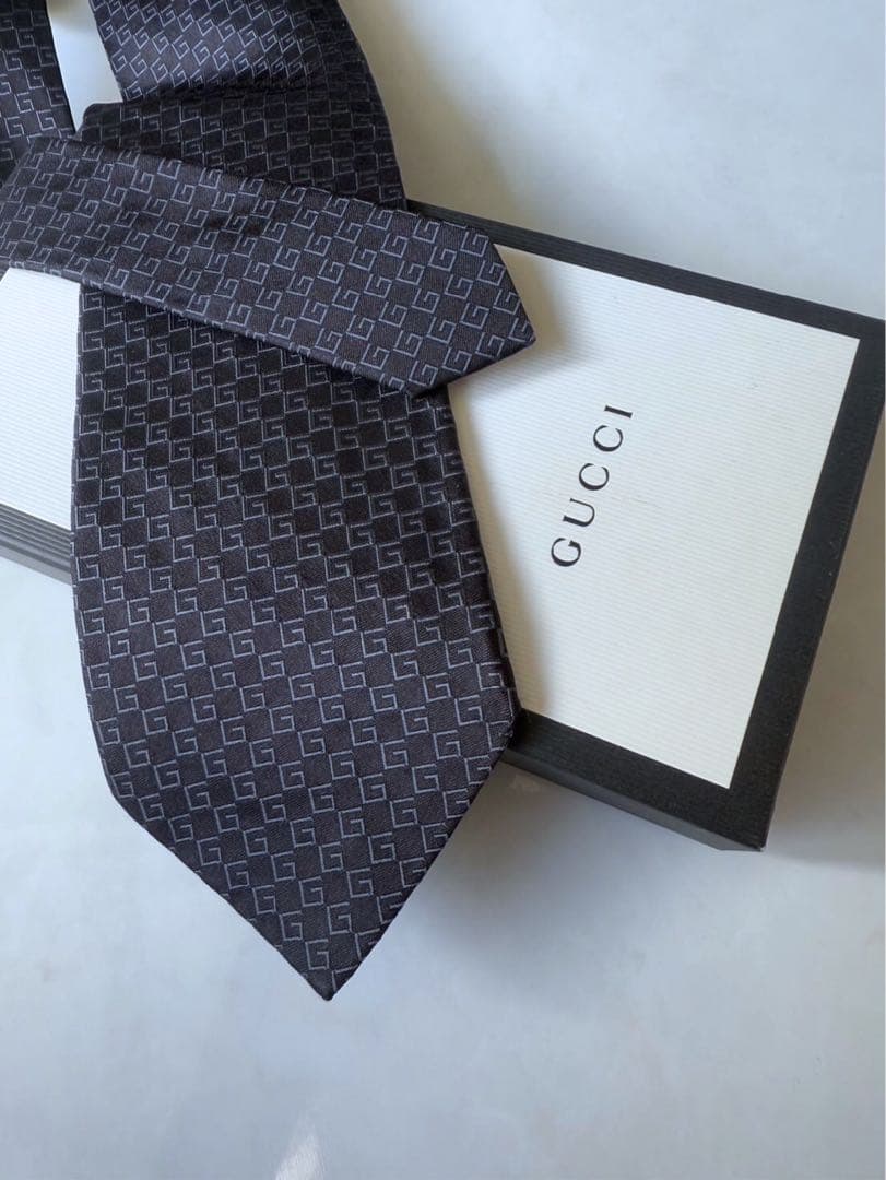 極美品　GUCCI ネクタイ　総柄　ブラック