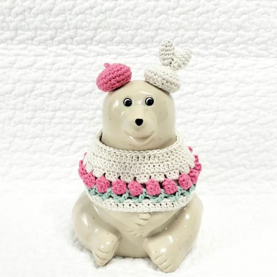 しろくま貯金箱 イースター風 うさ耳ベレー帽・チューリップ柄セーター