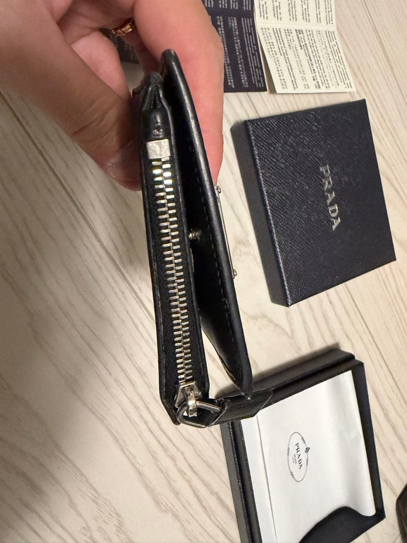 【中古】PRADA ブラック 二つ折り財布