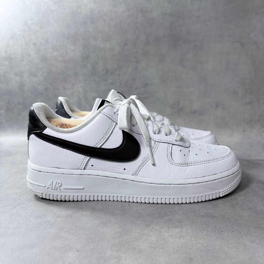 ナイキ エアフォース1 NIKE ホワイト ブラック 白黒 人気 24cm