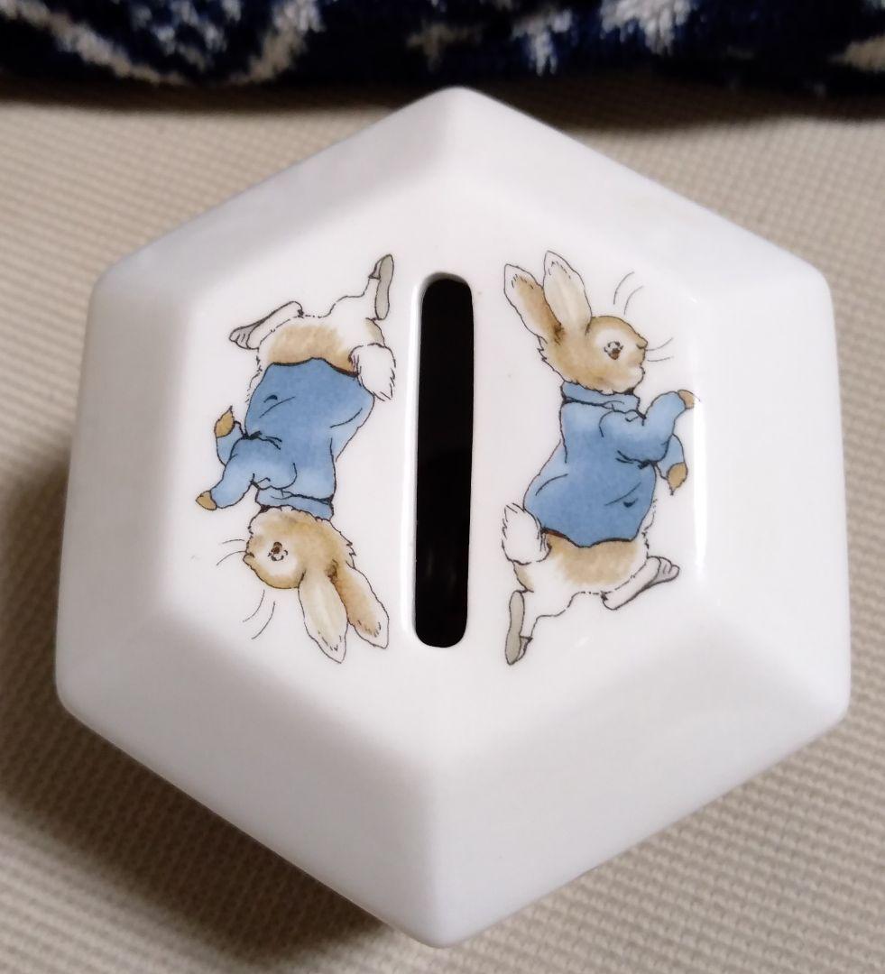 美品　ピーターラビットの貯金箱と大皿　箱付